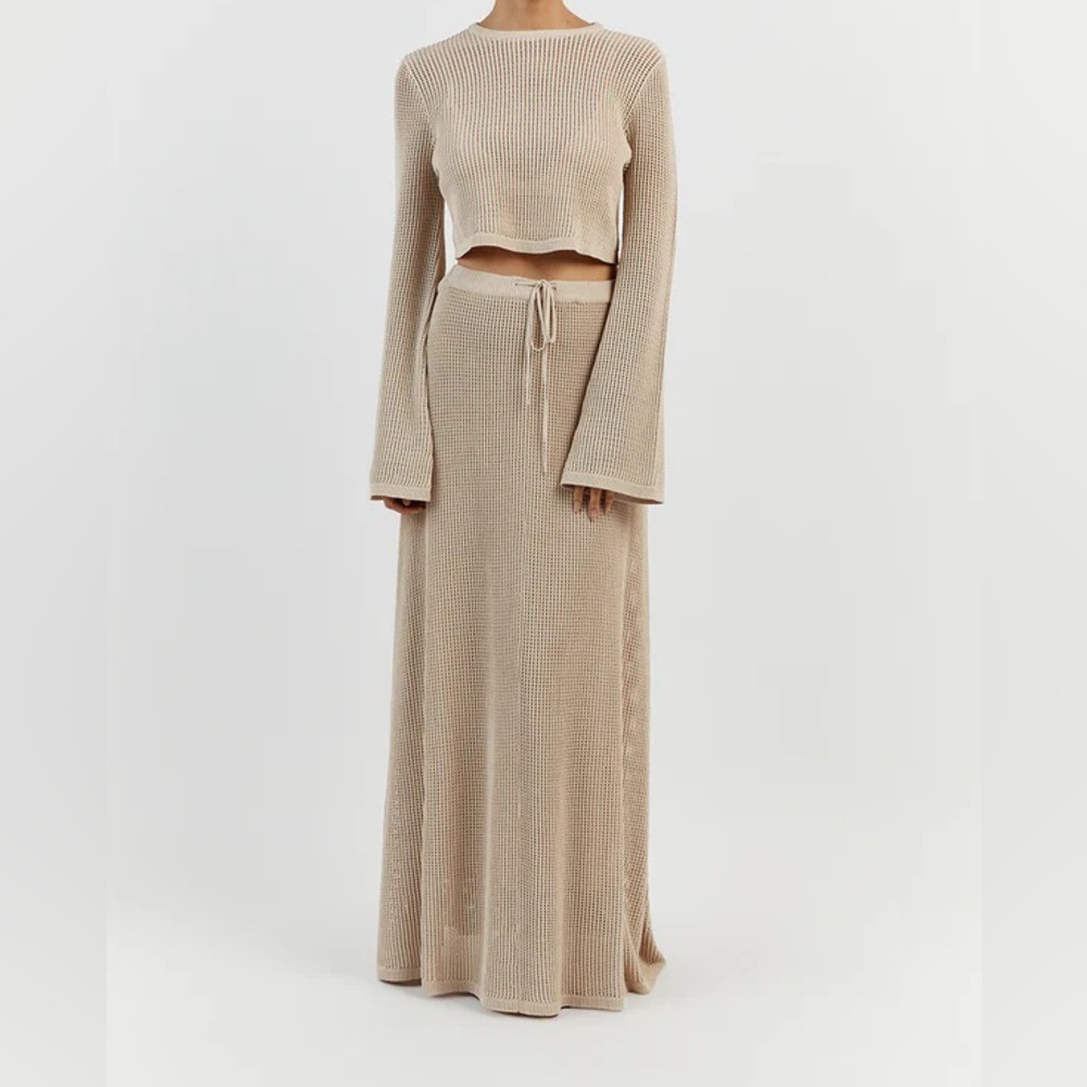 DISSH OPHELIA STONE CROCHET MIDI SKIRT
AUD $149.99

Colour: Stone